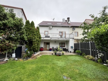 Zwischen Natur und Stadt: Gepflegtes Familiendomizil mit Einliegerwohnung in Untergrombach., 76646 Bruchsal / Untergrombach, Einfamilienhaus