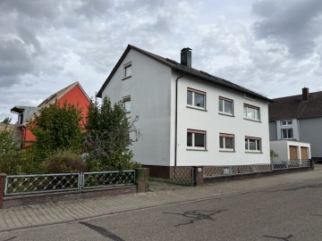 Hier lohnt es sich zu investieren: Solides 2-3 FH als Basis für ein attraktives Familiendomizil oder als Kapitalanlage!, 76351 Linkenheim-Hochstetten / Hochstetten, Zweifamilienhaus
